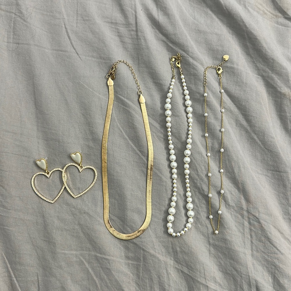 Set of gold jewelry